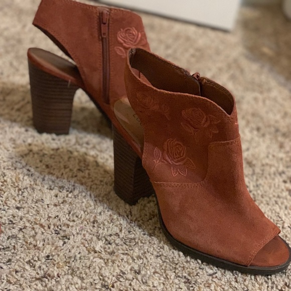 Lucky Brand Brown Floral Heels - Picture 2 of 5